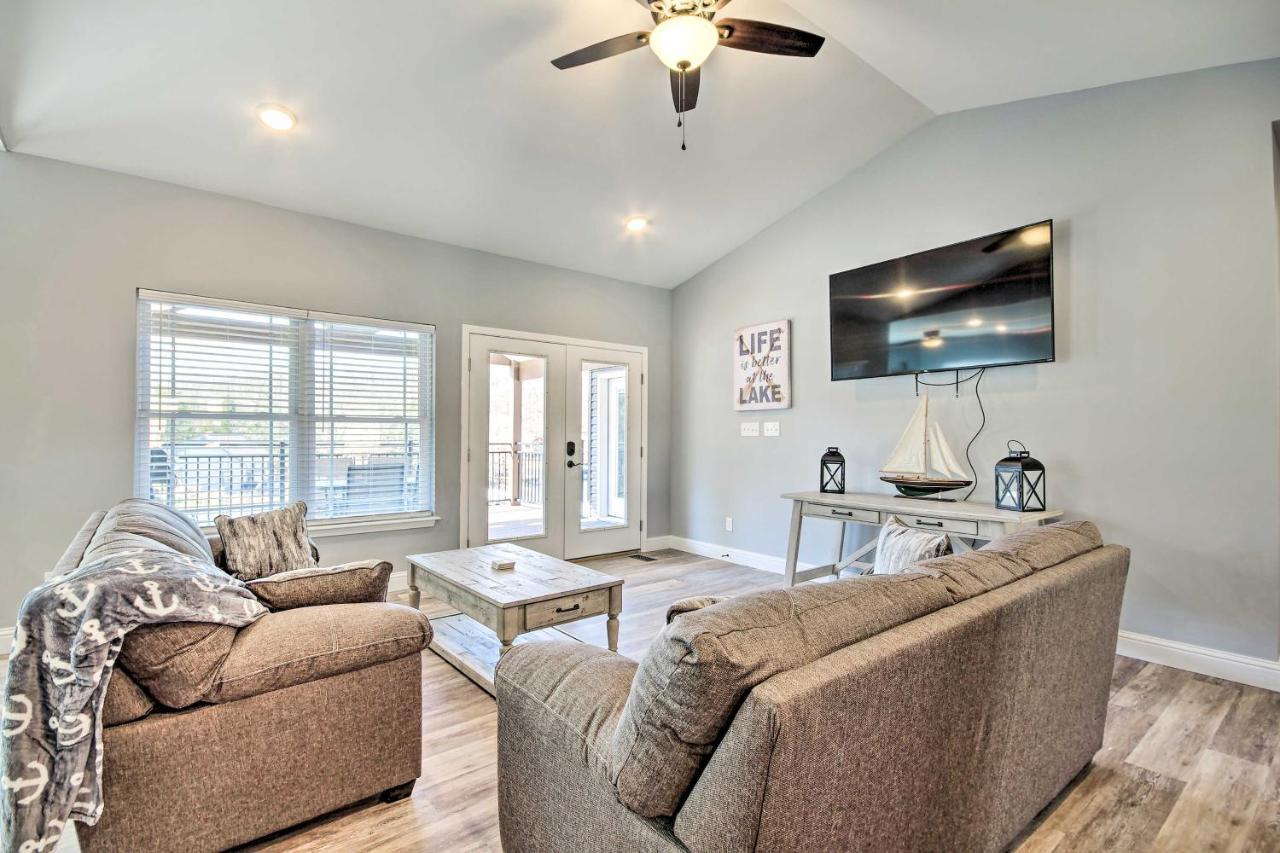 Lakefront Rocky Mount Home With Dock And Fire Pit ภายนอก รูปภาพ
