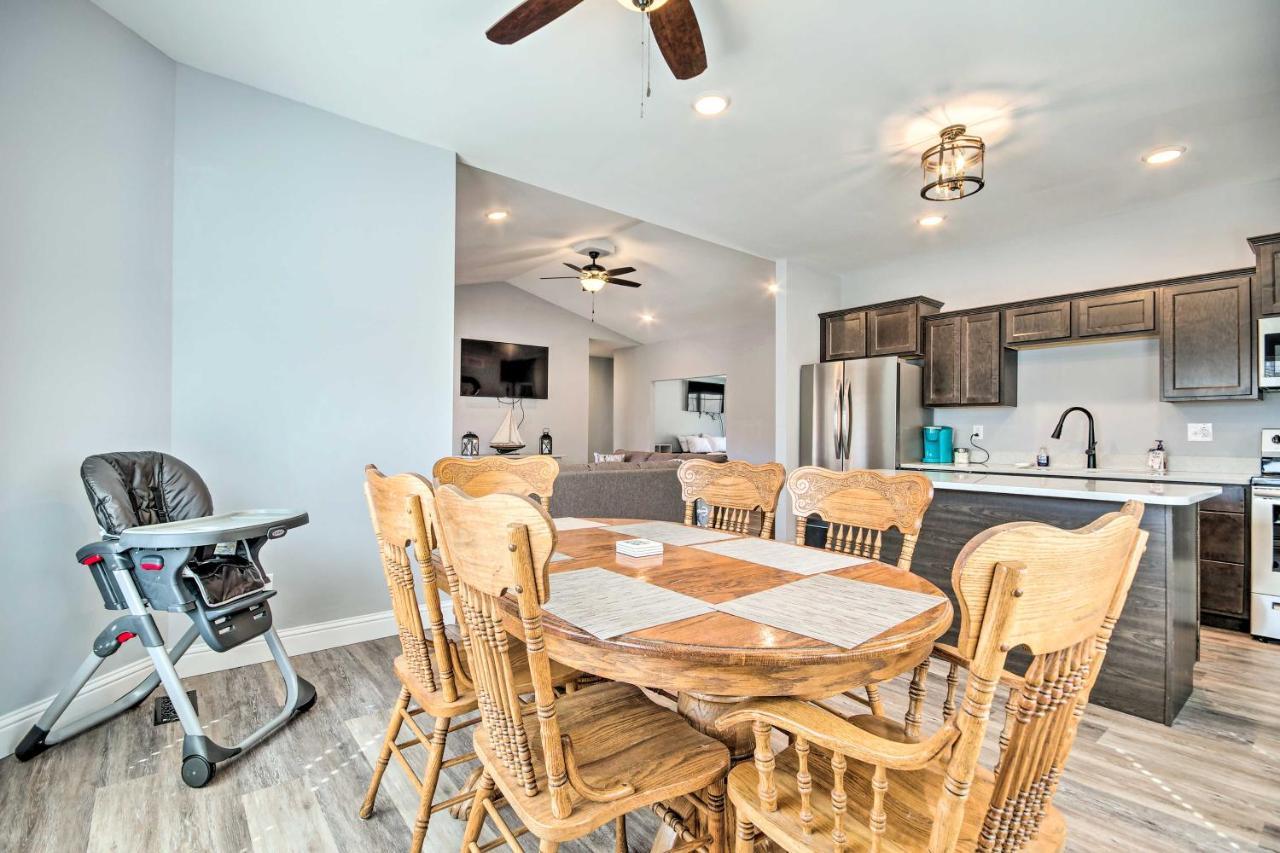 Lakefront Rocky Mount Home With Dock And Fire Pit ภายนอก รูปภาพ