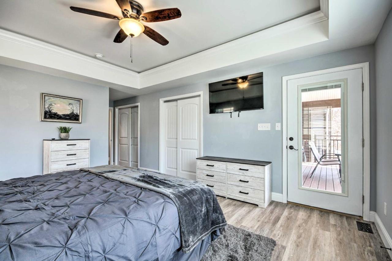 Lakefront Rocky Mount Home With Dock And Fire Pit ภายนอก รูปภาพ