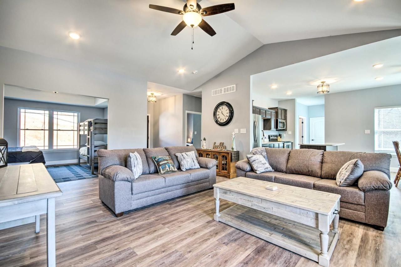 Lakefront Rocky Mount Home With Dock And Fire Pit ภายนอก รูปภาพ