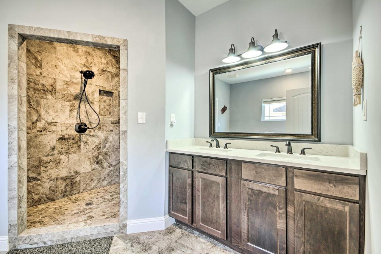 Lakefront Rocky Mount Home With Dock And Fire Pit ภายนอก รูปภาพ